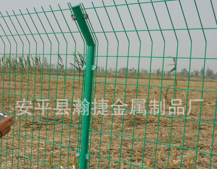 现货养殖场园林树林绿化电站圈地用隔离铁丝网围网浸塑护栏网绿色