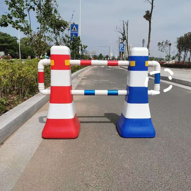 塑料隔离墩蓝白红白栏警示柱小水马防撞桶公路护栏围栏
