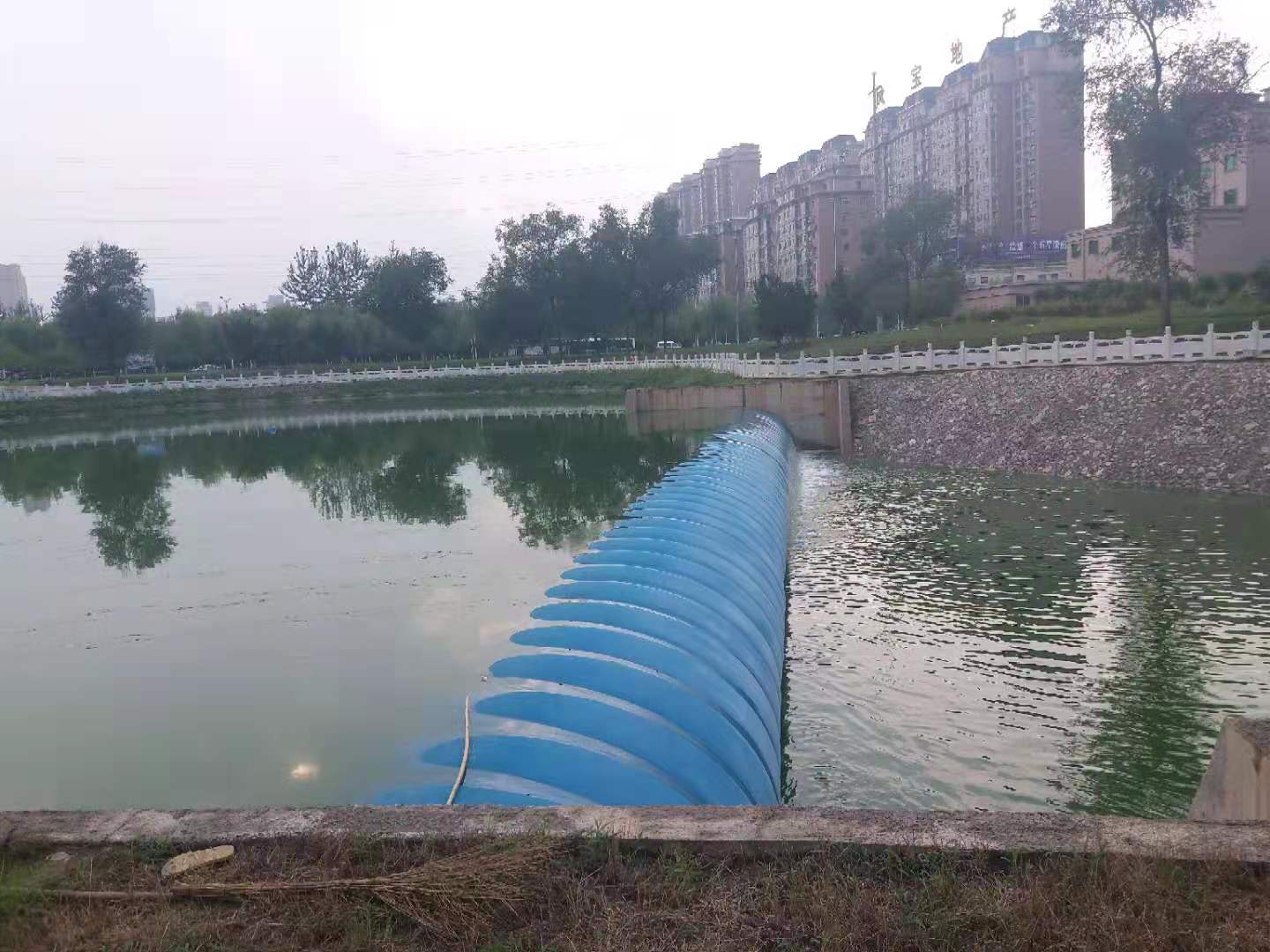 拦水橡胶坝