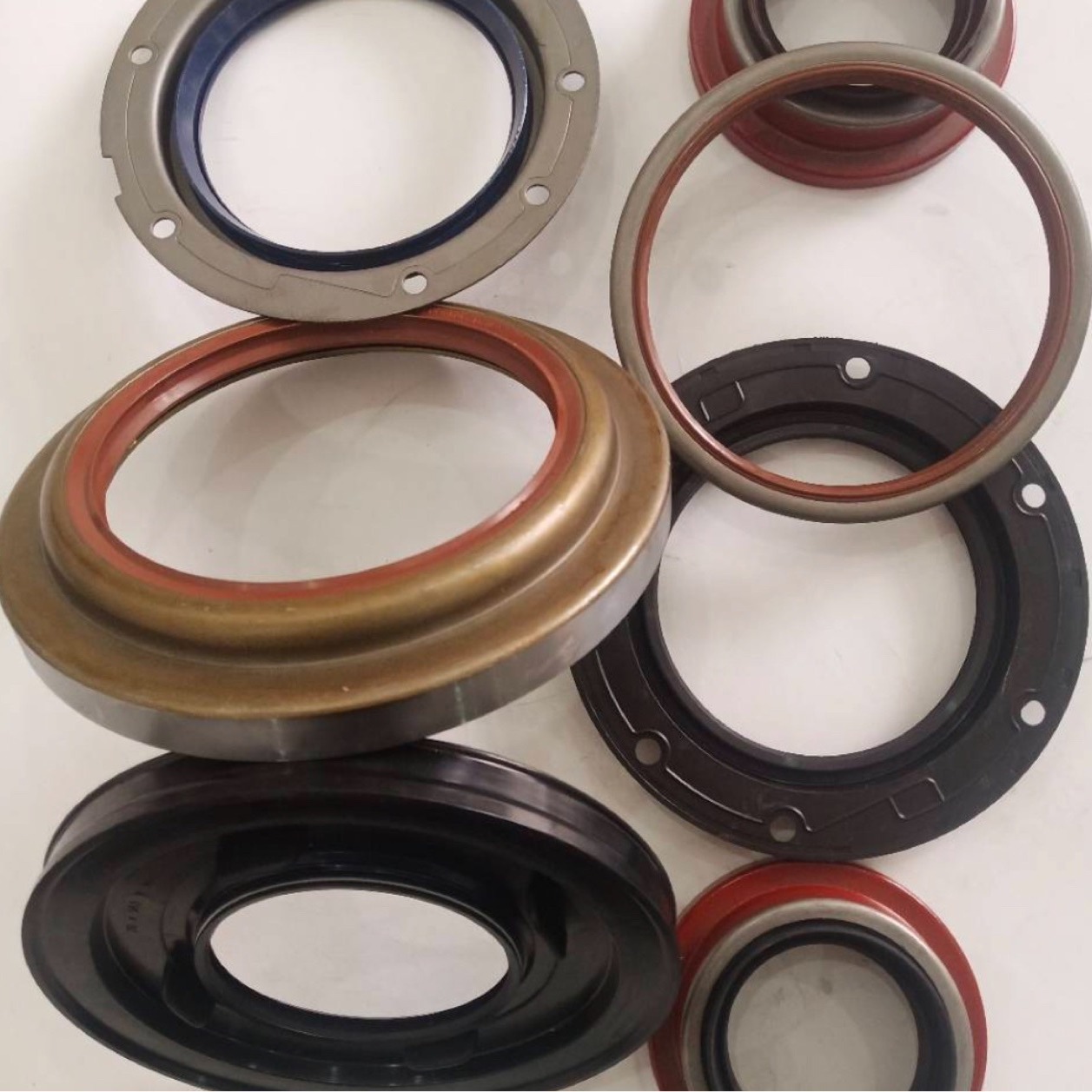 汽车配件半轴油封氟橡胶变速箱密封圈钩子曲轴前后油封密封圈批发