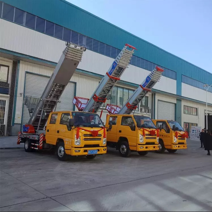 移动升降机全自行走高空作业车液压小型迷你履带登高云梯6米8米