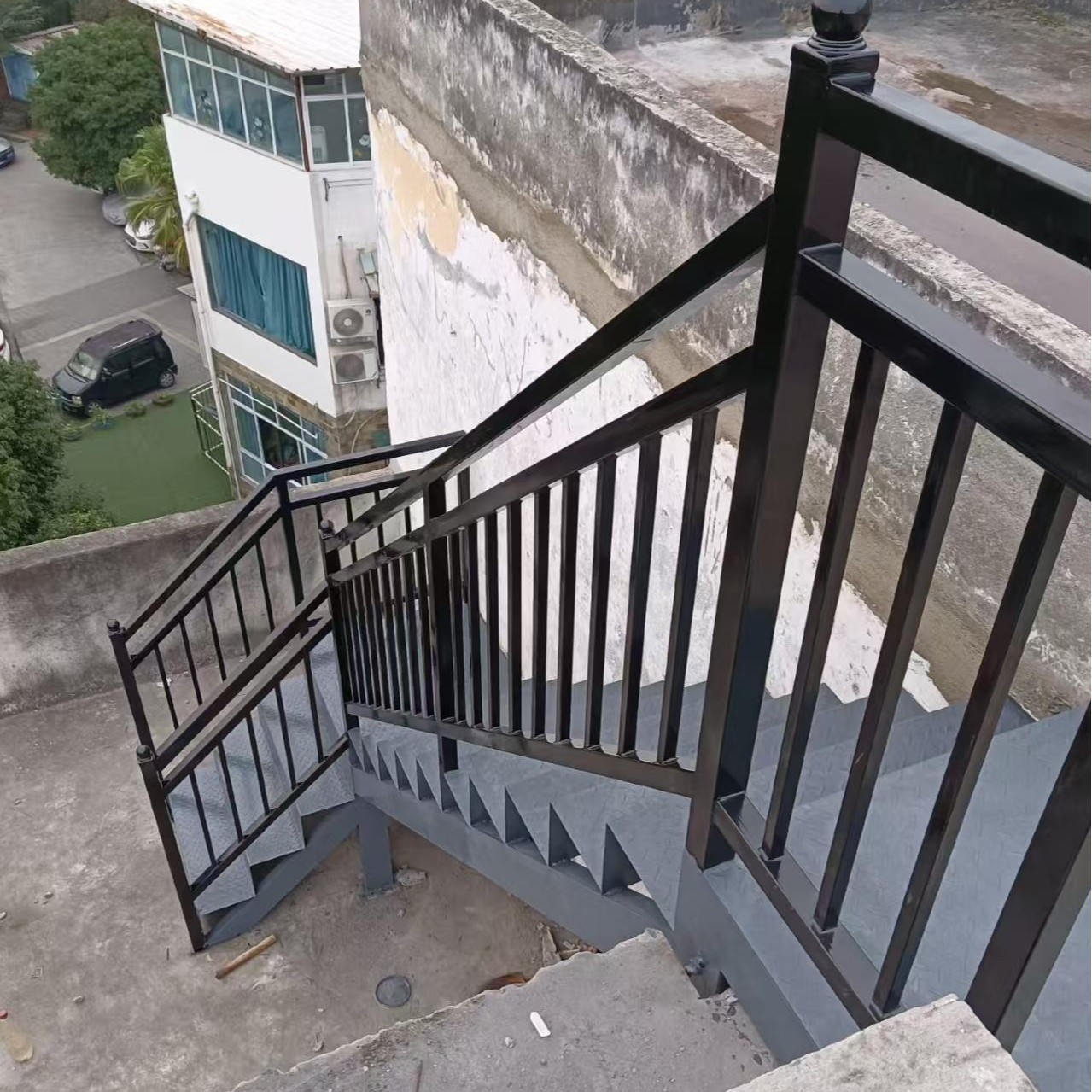 楼梯护栏建筑楼层楼道铁艺围栏室外露天组装式锌钢楼梯扶手防护栏