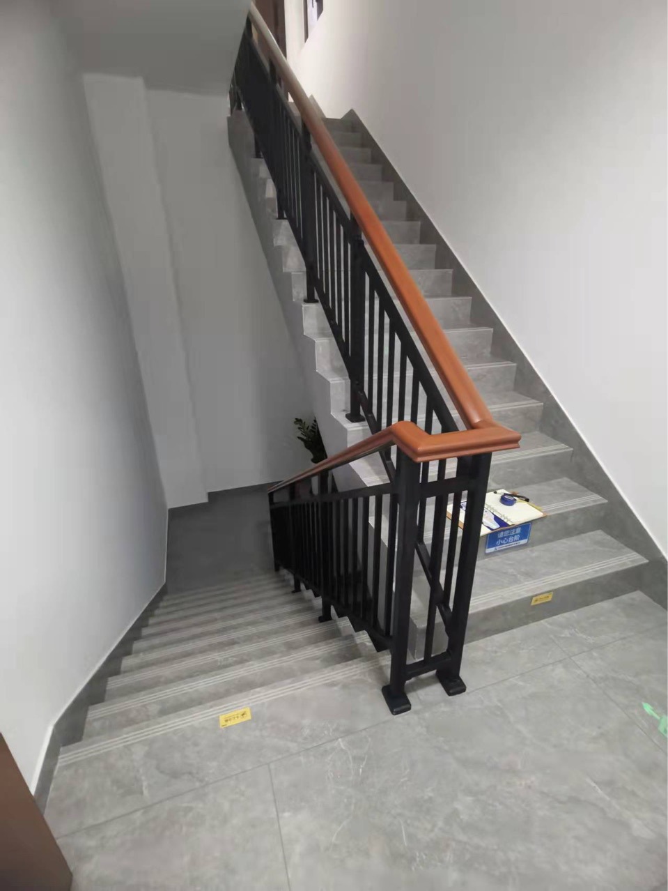 楼梯护栏楼梯扶手铁艺护栏新中式焊接栅栏玻璃护栏铁艺 栏杆