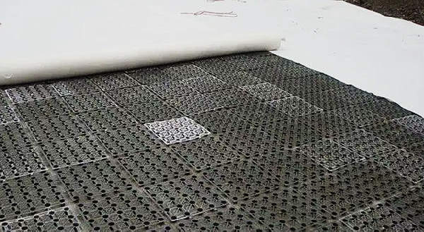 凹凸型塑料排水板如何搭接