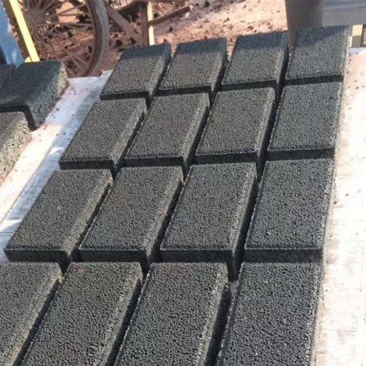 厂家批发人行道灰色混凝土透水砖广场公园路面砖透水铺地轻质砖头