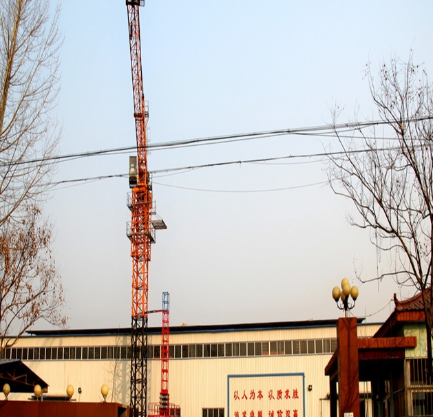 塔式起重机塔式起重机生产厂家自升式塔式起重机工地搬砖运货